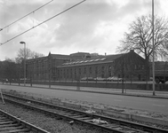 55525 Gezicht op de noordvleugel van de Hojelkazerne (Croeselaan 39) te Utrecht; vanaf de Graadt van Roggenweg ...